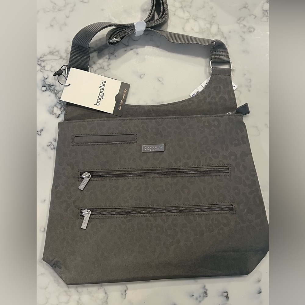 New Baggallini Bucket Bagg Bag Purse Gray Leopard Print NWOT